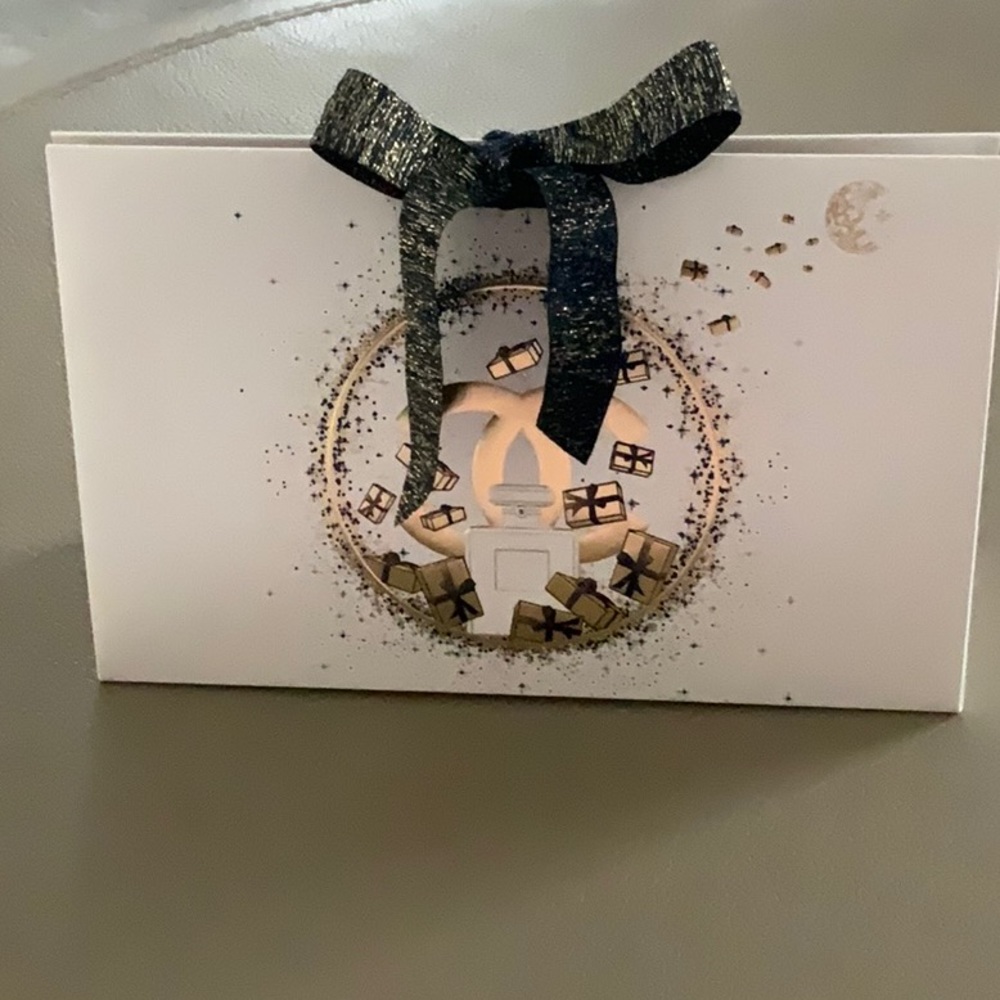 CHANEL Holiday Gift Bag
